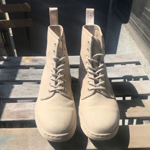 Dr. Martens “Newton” Sand DM Lite